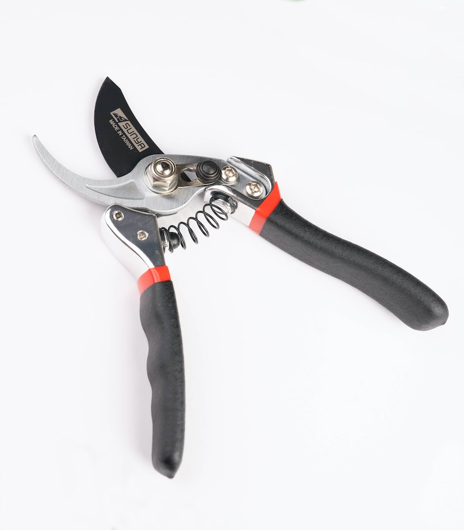 Forged anodised bypass pruner buy garden tools online premium gardening tools horticult 1